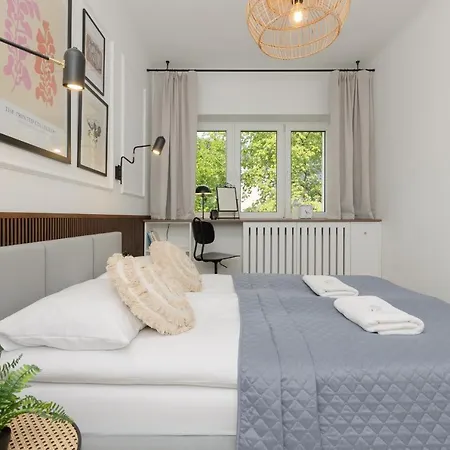 Stylish Nowolipie Close To Old Town Square By Renters شقة *