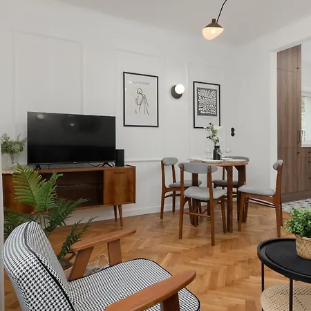 Stylish Nowolipie Close To Old Town Square By Renters شقة وارسو