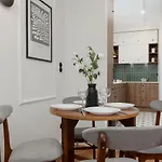 Stylish Nowolipie Close To Old Town Square By Renters Apartament Warszawa