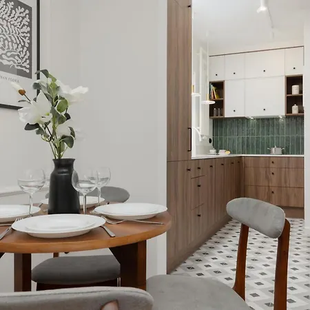 Stylish Nowolipie Close To Old Town Square By Renters Варшава